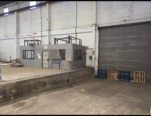 4,200M² WAREHOUSE FOR SALE IN JACOBS